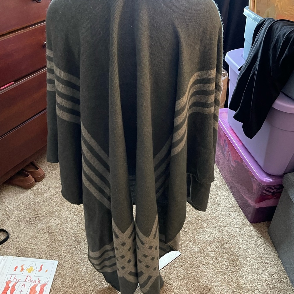 Poncho - Picture 3 of 3